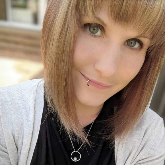 Meet your Posher, Eva - Picture 1 of 1